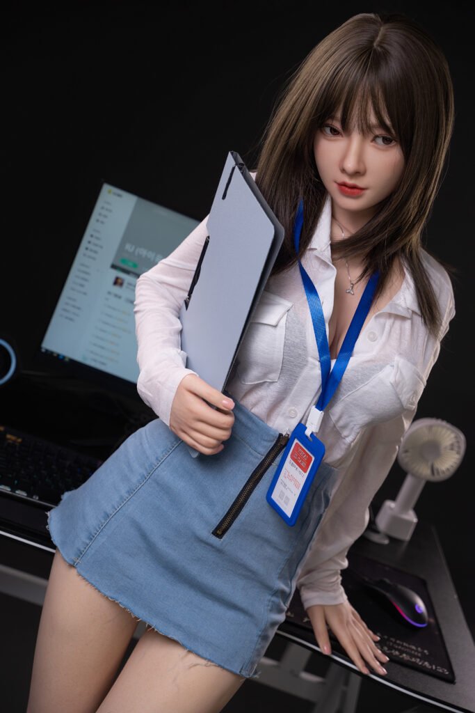 Food Grade Platinum Silicone or TPE Doll in Different Sizes / Wholesale