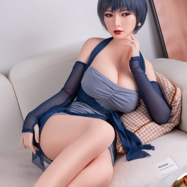 Euniq Short-Hair Hybrid Doll with Grey Styling – 54