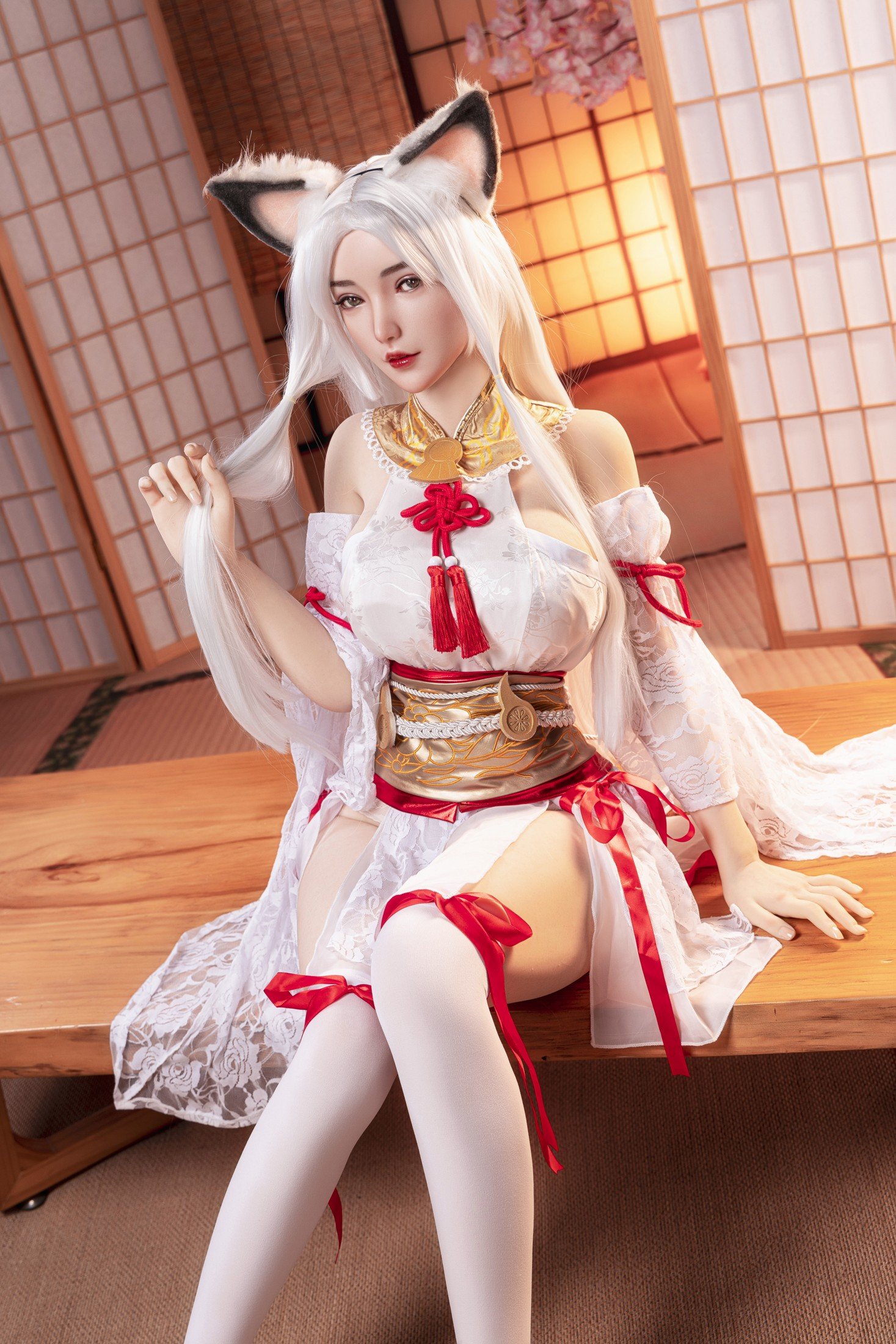 euniq-60-hybrid-02 Euniq Silver-Hair Hybrid Doll with Fantasy Styling – 60 - Image 1