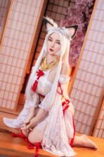 Euniq Silver-Hair Hybrid Doll with Fantasy Styling – 60 - Image 4